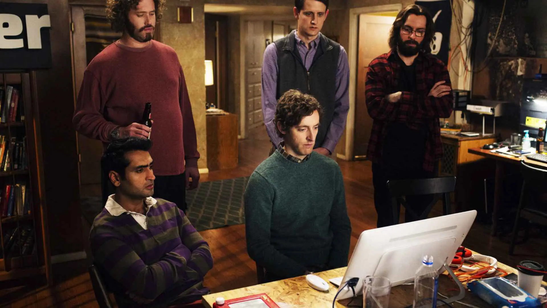 Cena da série de TV Silicon Valley onde os personagens usam Análise SWOT na sua startup